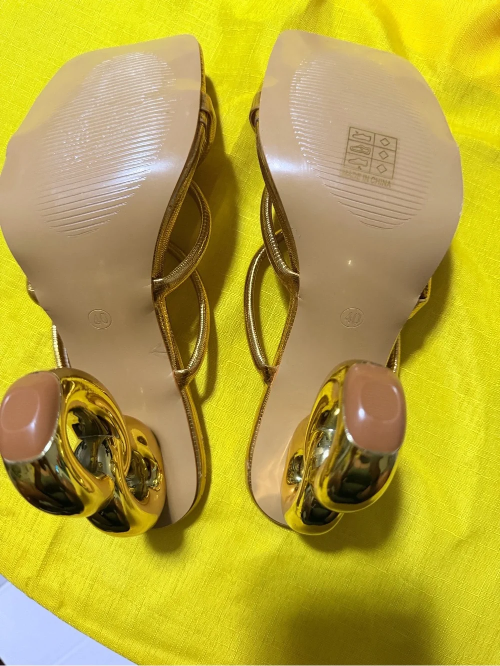 N/A elegant gold